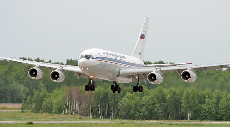 Domodedovo Airlines Ilyushin IL-96 RA-96006 (cn 74393201003) few seconds before landing