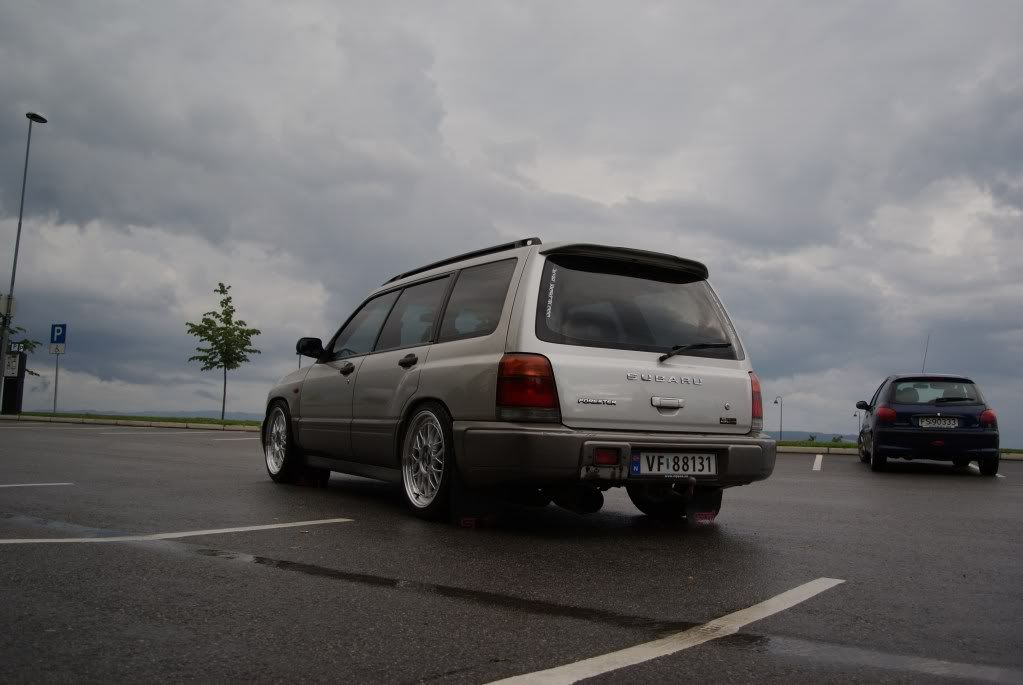 http://i1003.photobucket.com/albums/af159/lillejordet/lowered%20forester/DSC04598.jpg